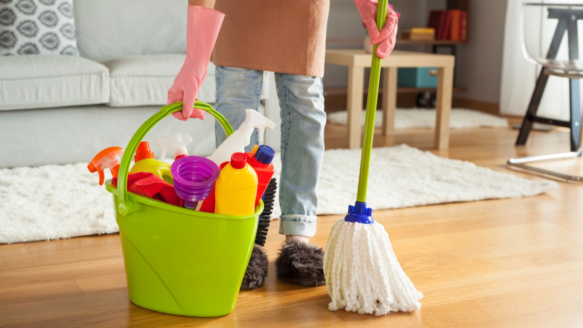 Schoonmaken met een allesreiniger